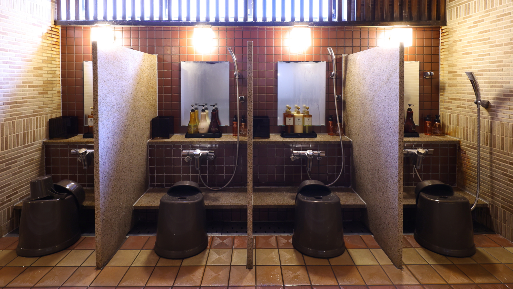◆2階女性大浴場　洗い場（カラン8個設置）