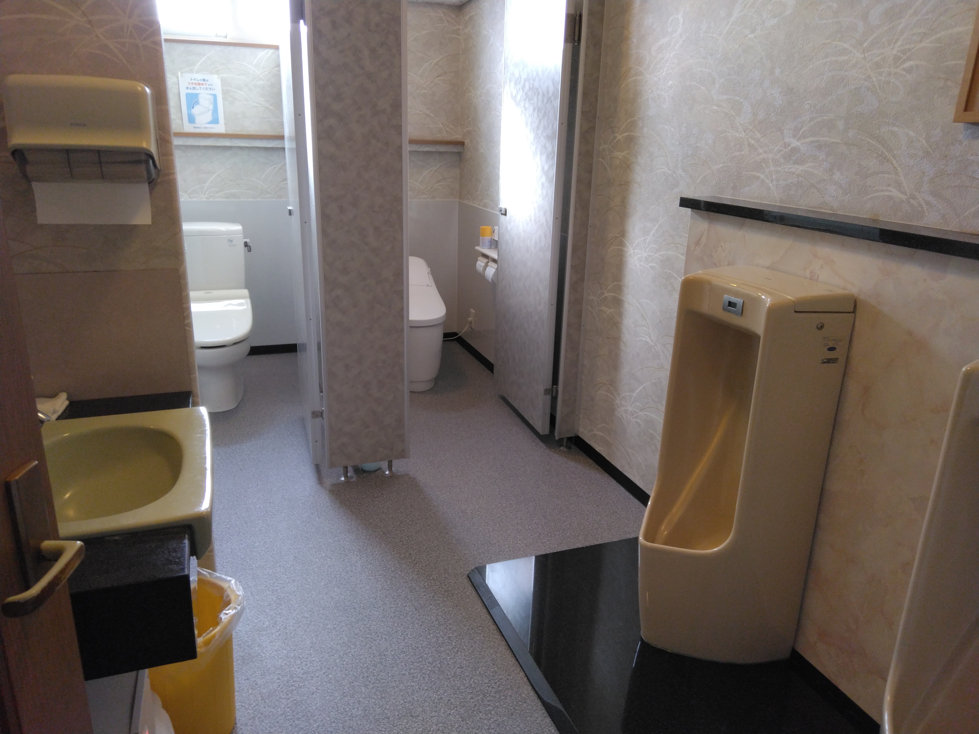 男子トイレ