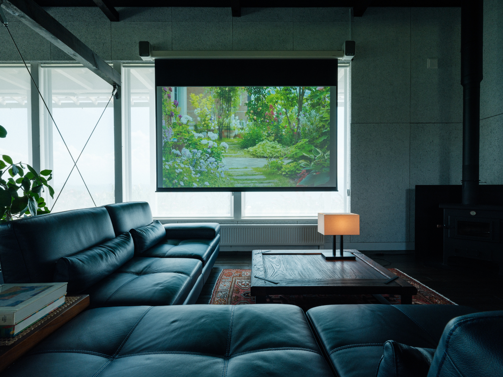 １２０インチ大型プロジェクター