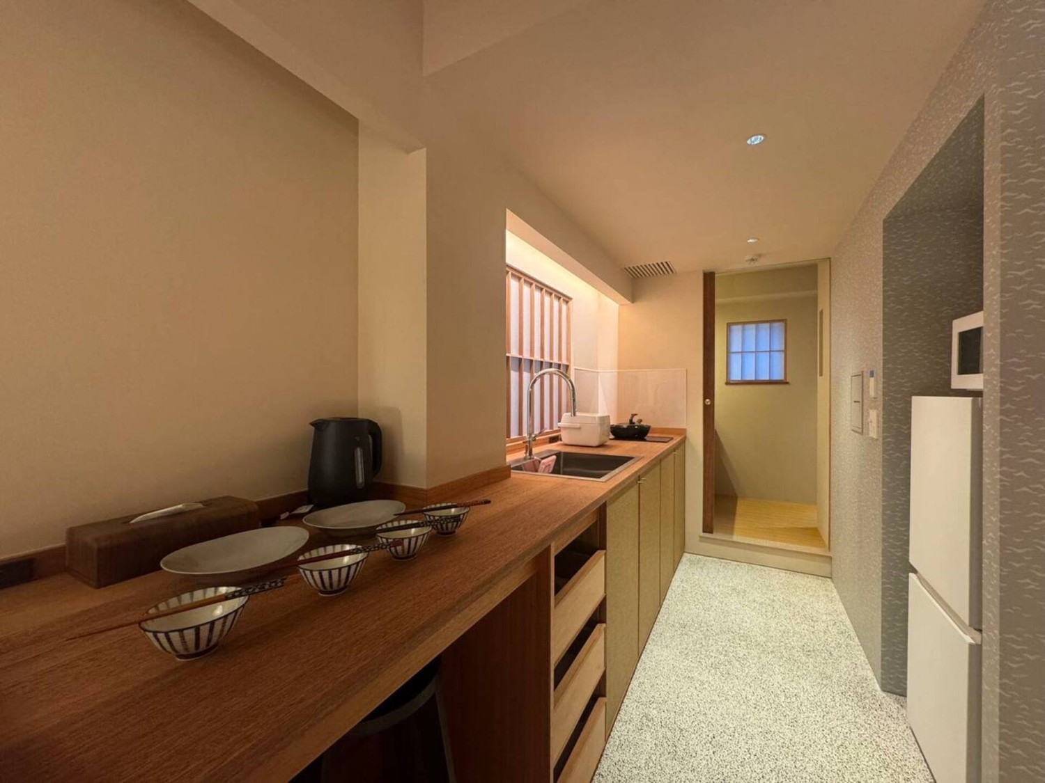 【1月限定セール】JR 田町駅徒歩約 4 分、最大 8 名宿泊可能な和モダン・メゾネットタイプ