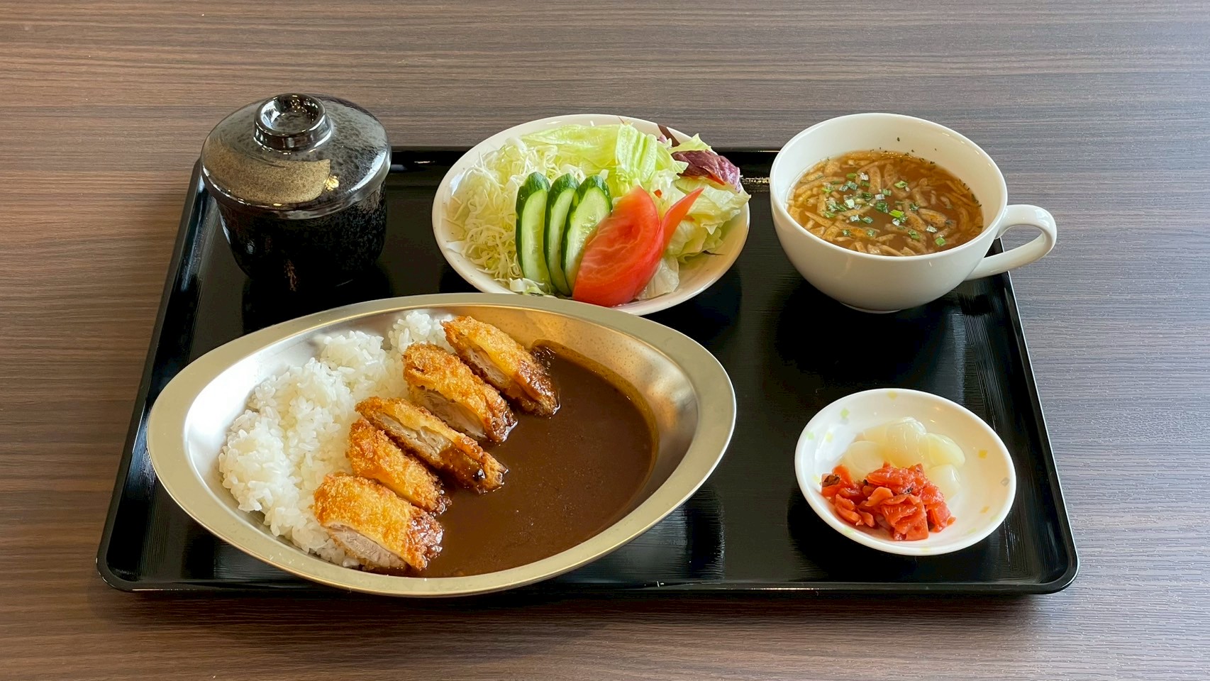 名物カツカレー定食（サラダ・スープ付）