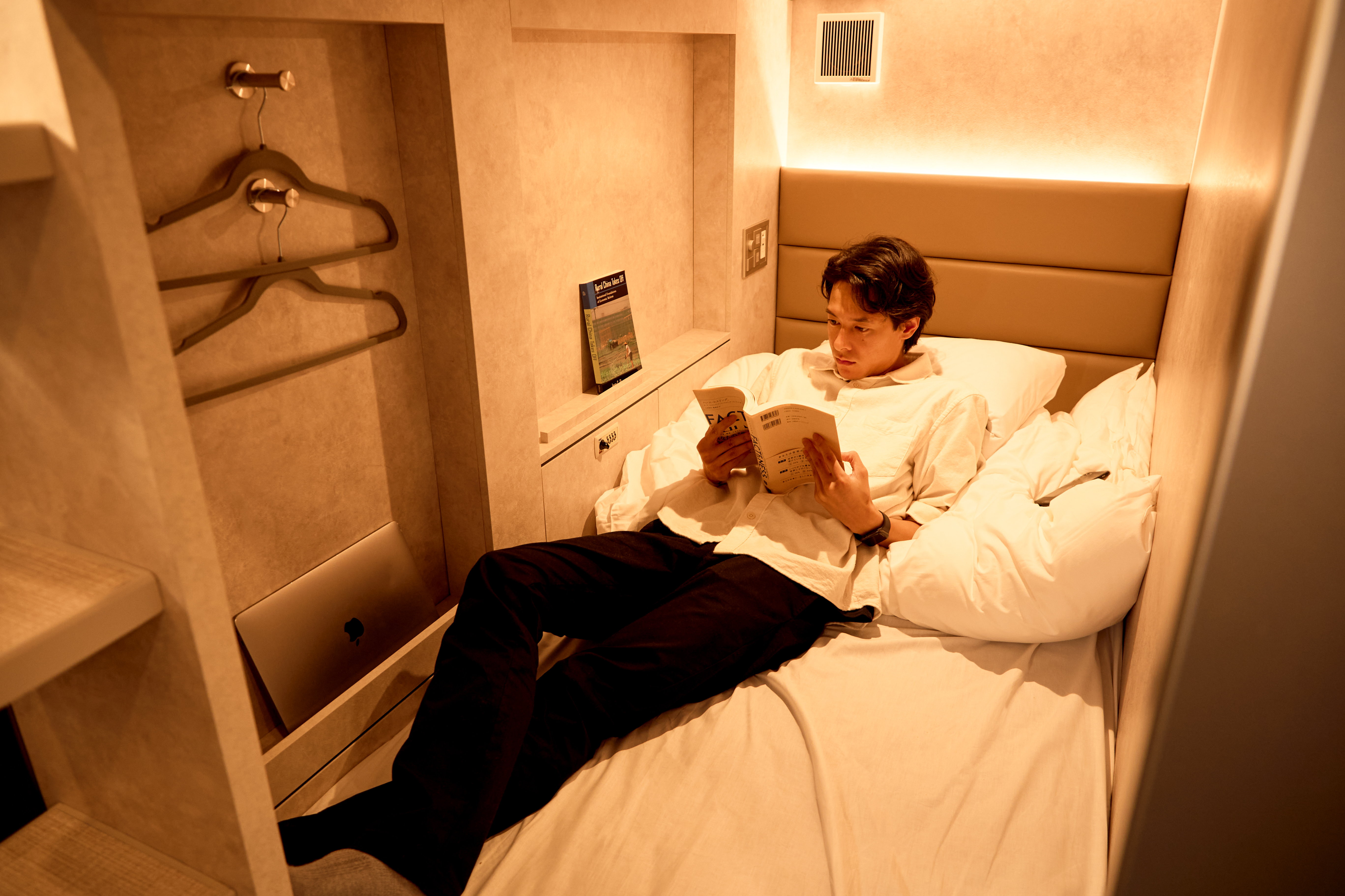 男女共同フロア　シングルカプセルルーム