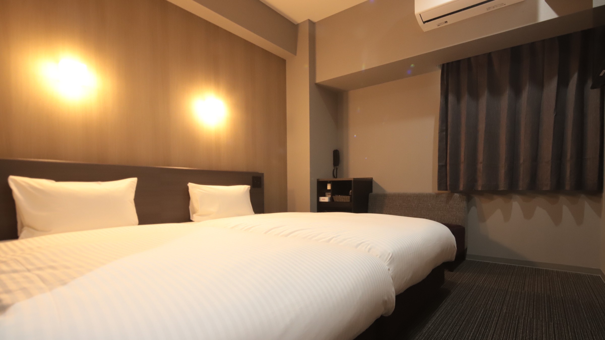 スーペリアツイン（100cm幅ベッド2台）