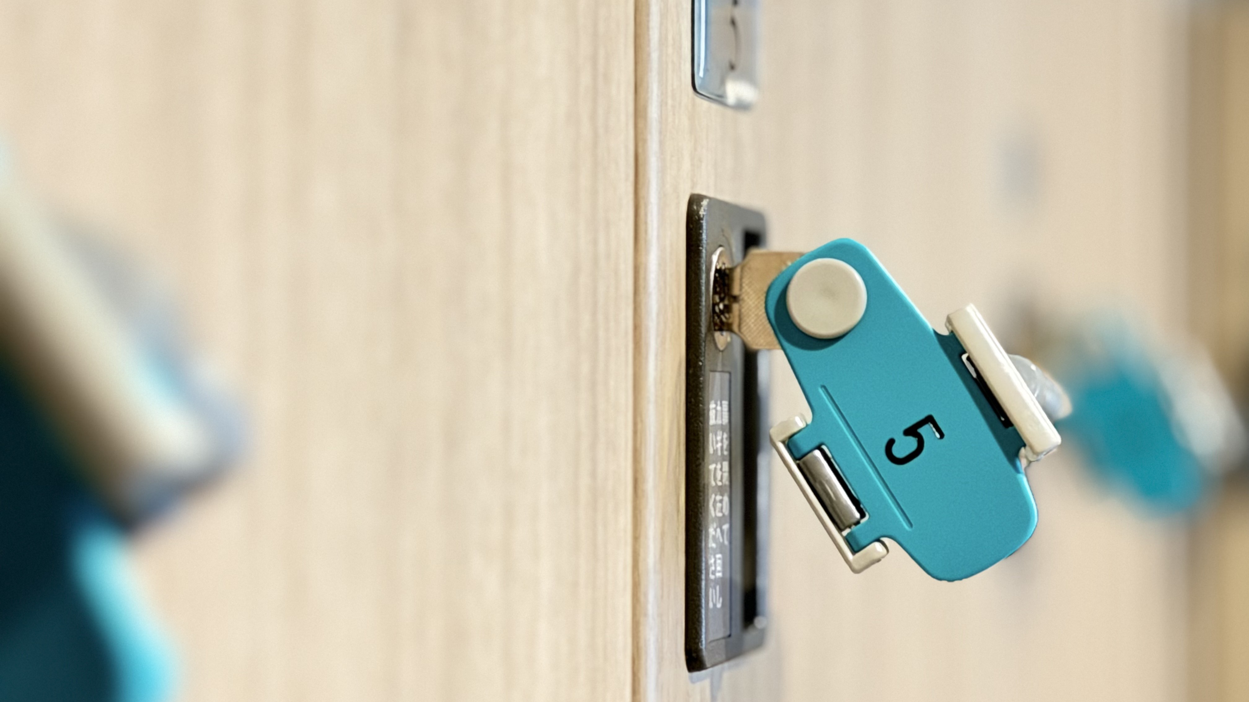 【男女入替制】入浴中も安心♪貴重品を守る鍵付きロッカー