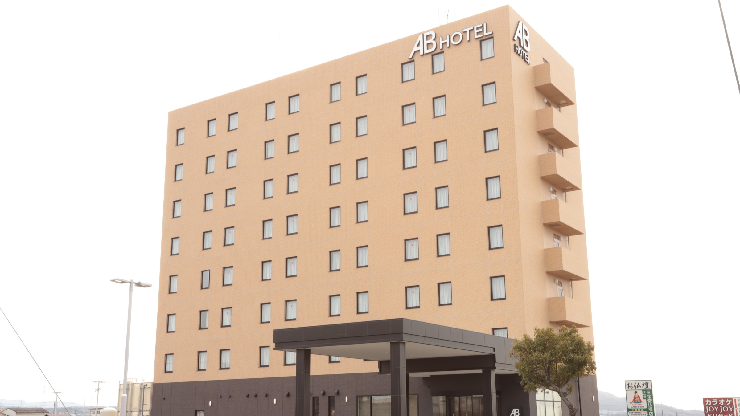 お車でも安心♪敷地内に平面駐車場を完備