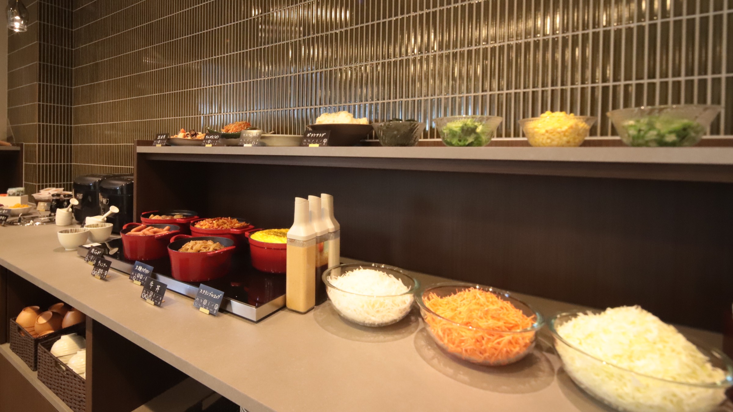 和洋バイキング形式の無料朝食をご用意しております。