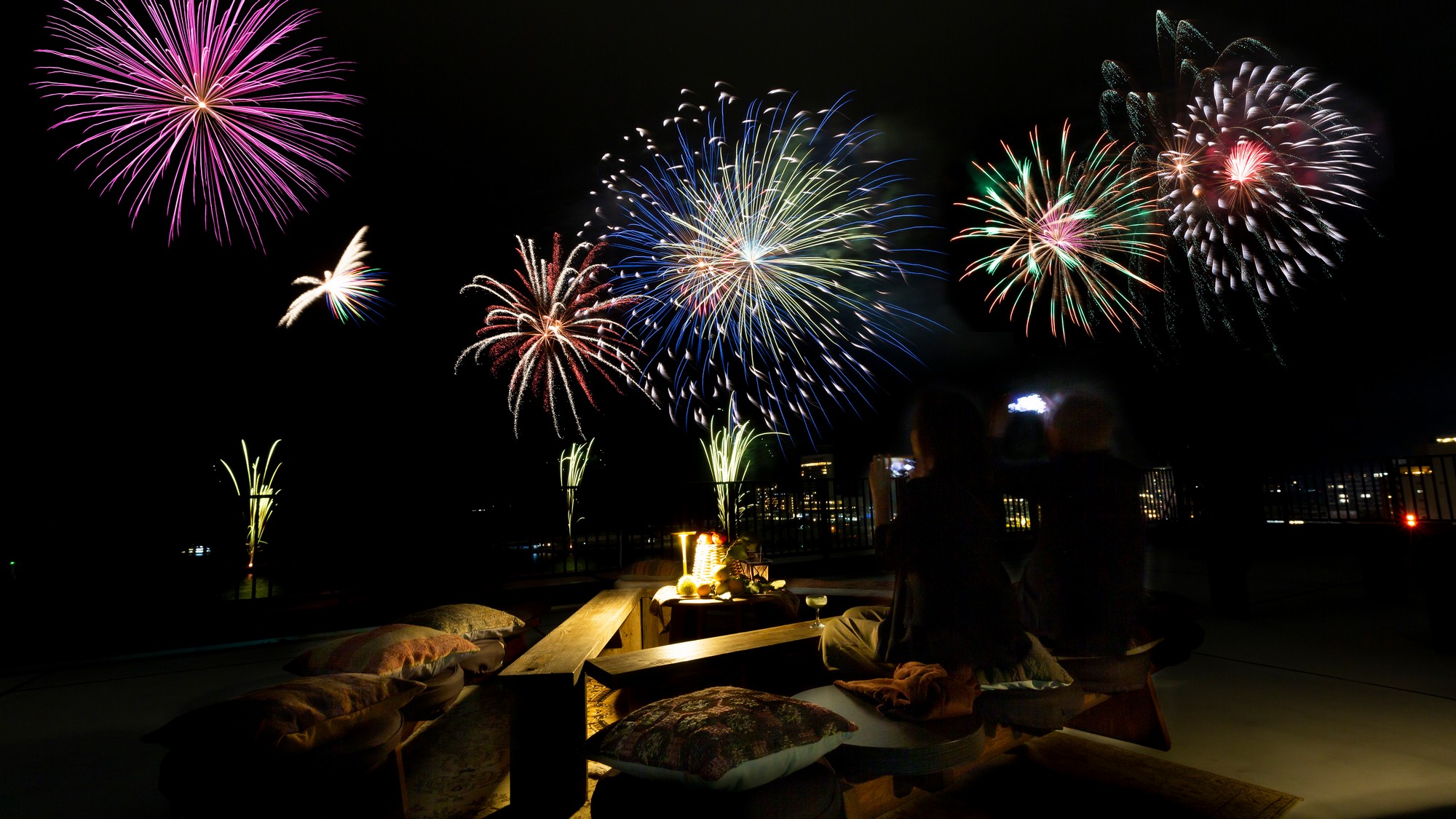 熱海海上花火大会では屋上でドリンクサービス