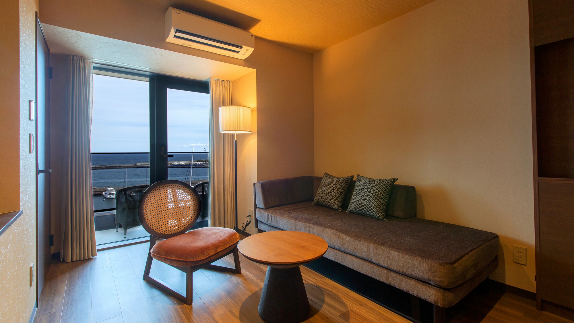 オーシャングレイスツイン「渚プレミアム」【洋室｜陶器風呂】