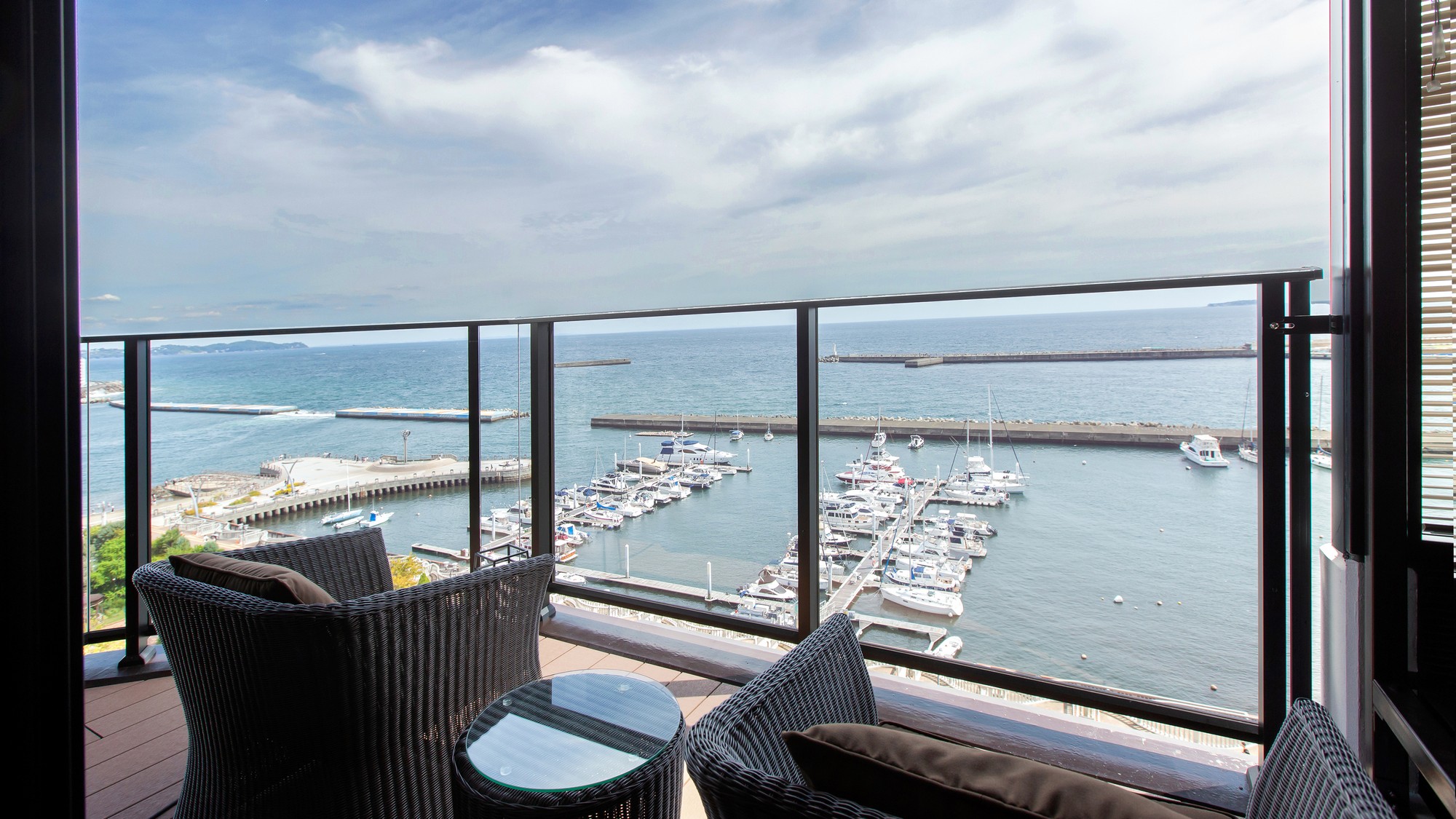 オーシャンセミスイート【最上階洋室～半露天源泉陶器風呂】