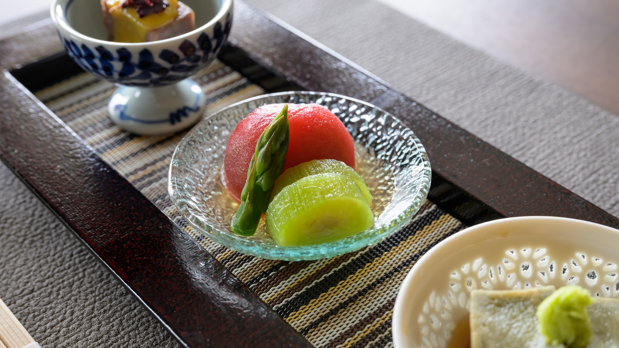 【前菜イメージ】四季を感じる旬の地物食材を贅沢に。特別なディナーの始まりを告げる、前菜のひと皿。