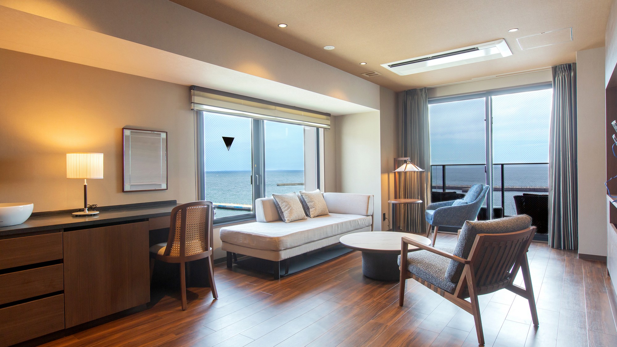 オーシャンセミスイート【最上階洋室～半露天源泉陶器風呂】