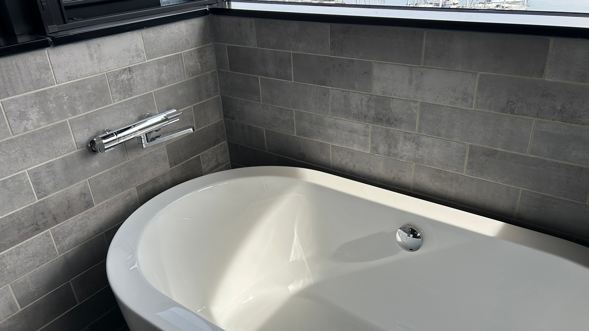 オーシャンスイート「渚」【和洋室｜海絶景バス】海景色を楽しむ特別な時間をお過ごしください。