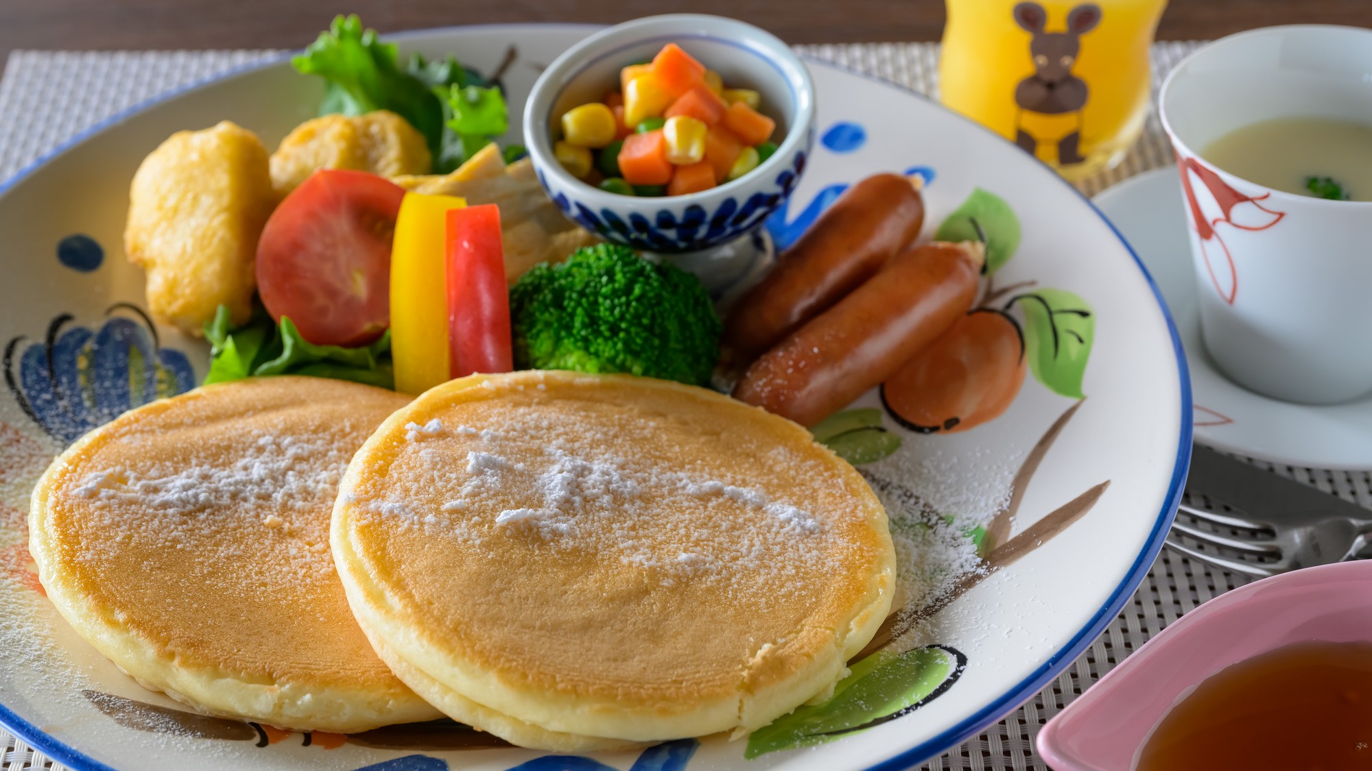 お子様朝食は選べる2タイプ　ふわふわパンケーキプレート