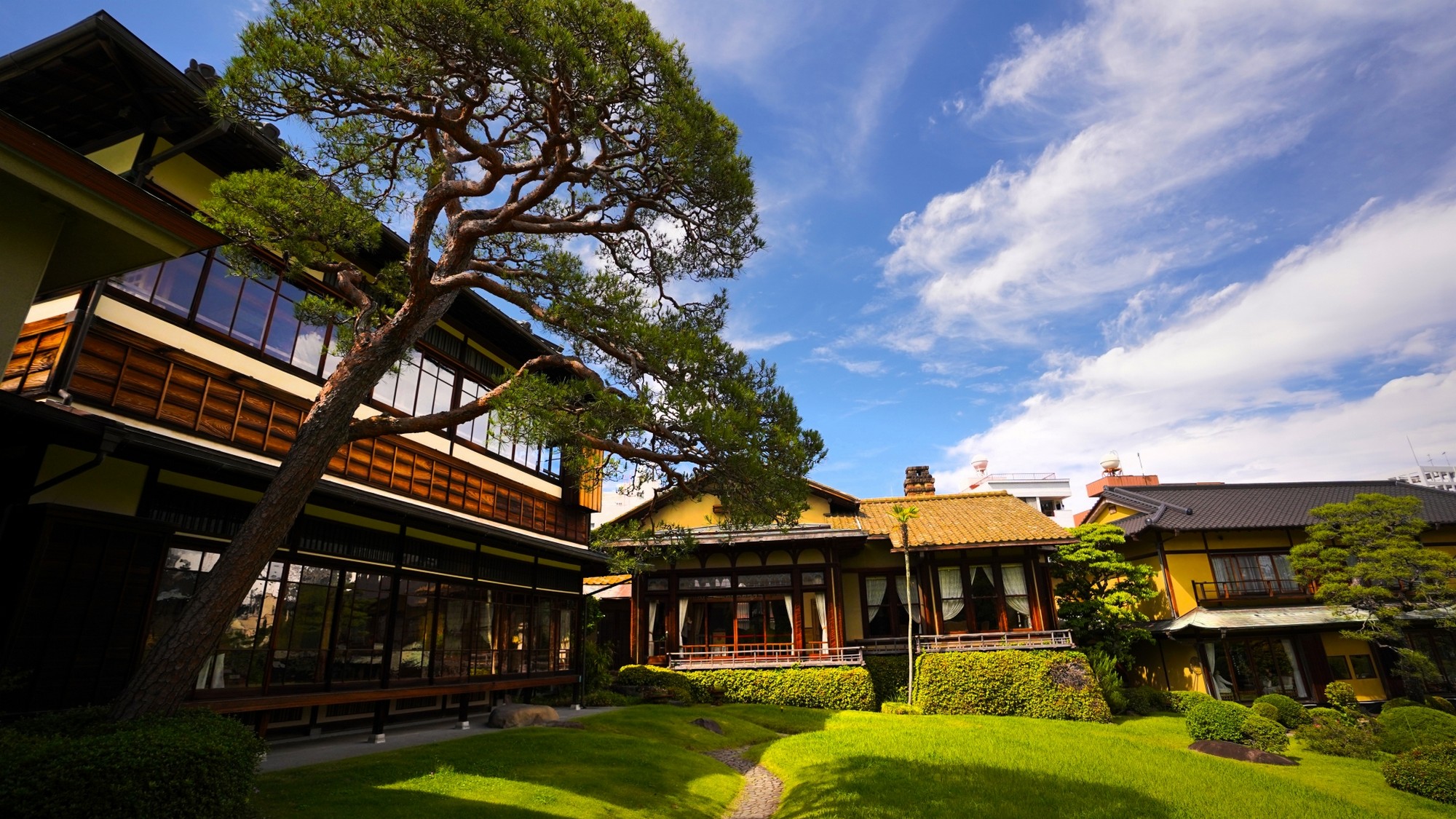 【起雲閣】和洋折衷の邸宅と庭園が残る文化財建築スポット（徒歩10分）