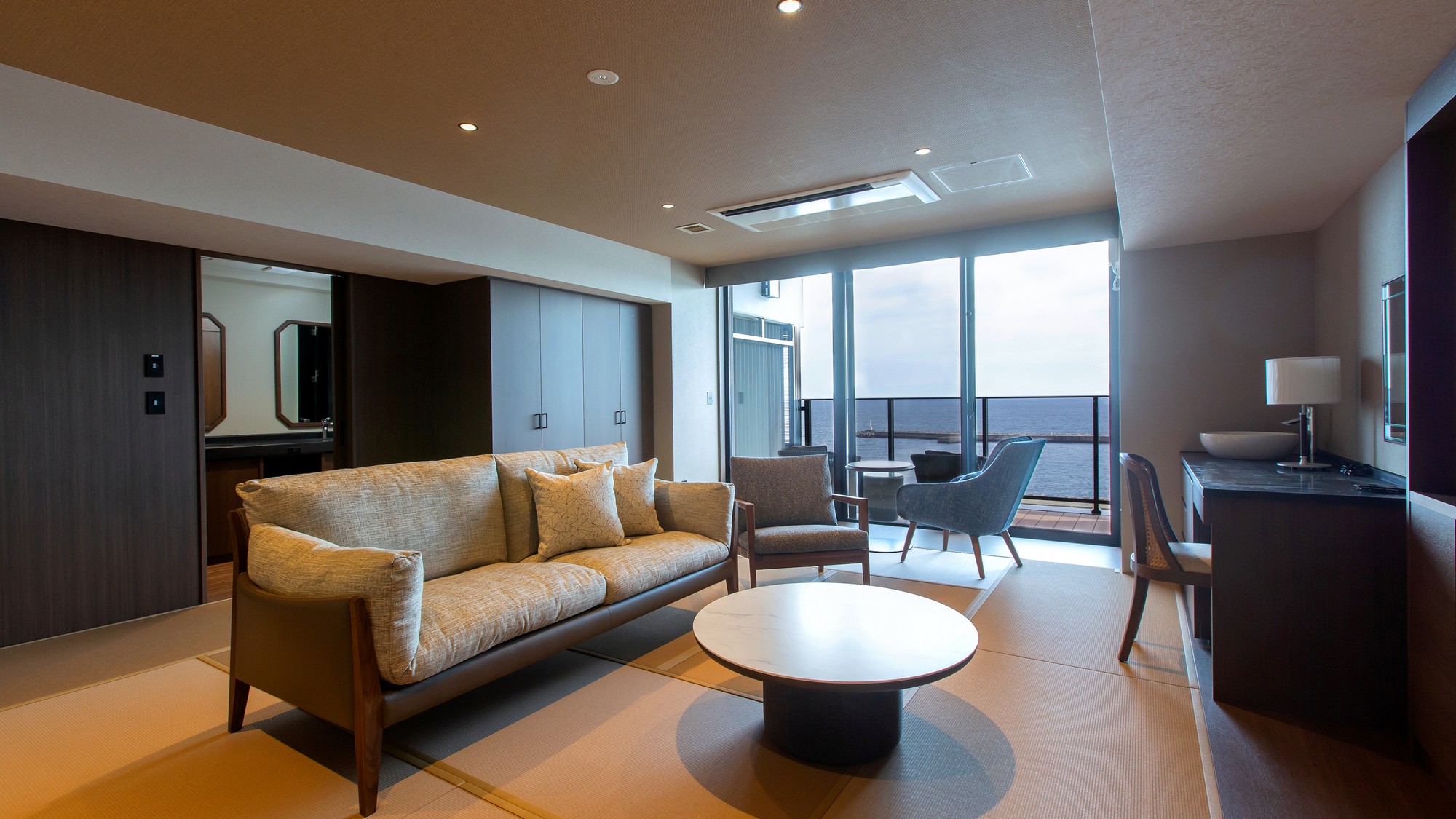 オーシャンセミスイート【最上階和室～半露天源泉陶器風呂】