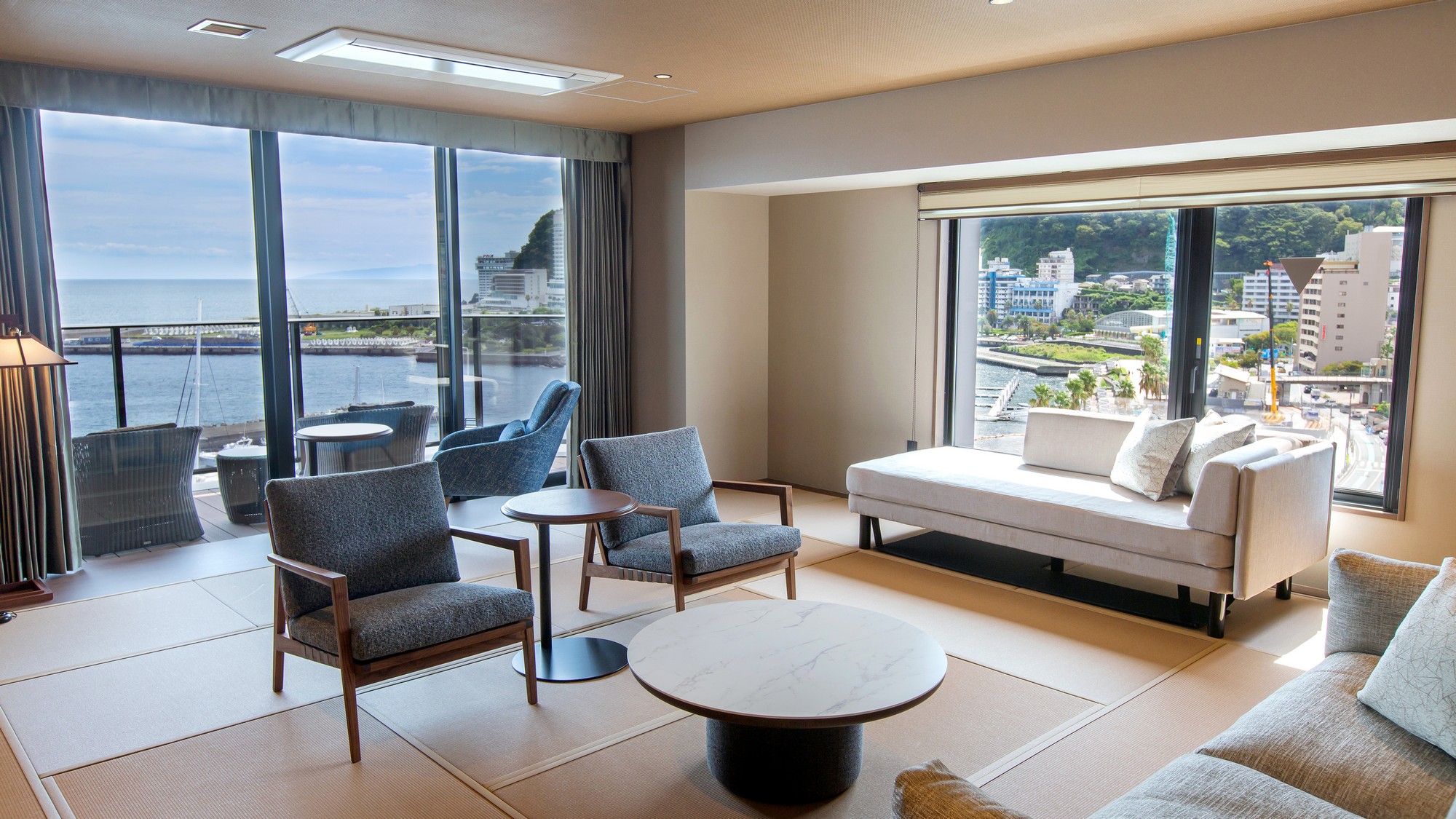 ロイヤルパノラマスイート【最上階和洋室～半露天源泉陶器風呂】