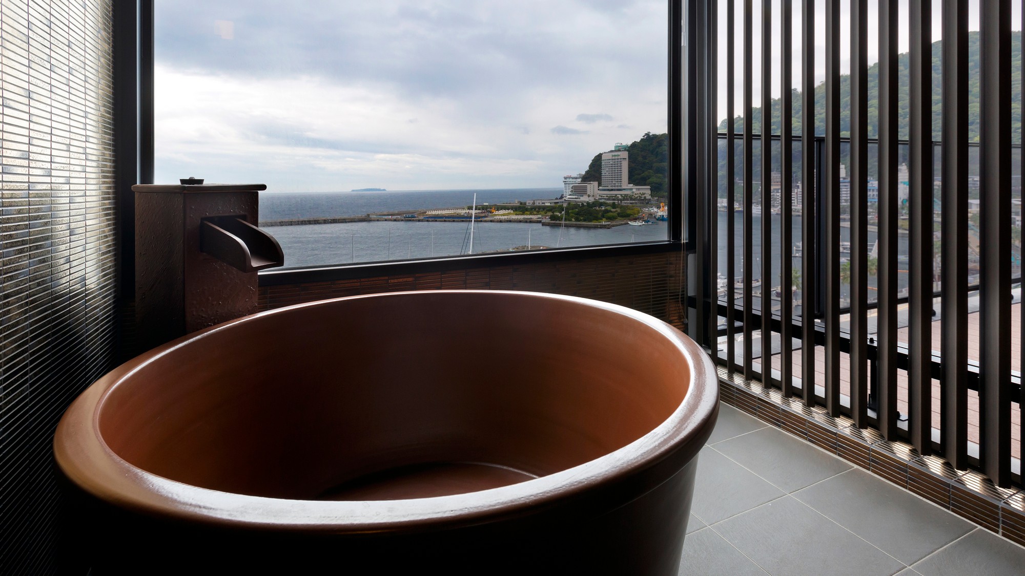 オーシャンセミスイート【最上階和室～半露天源泉陶器風呂】