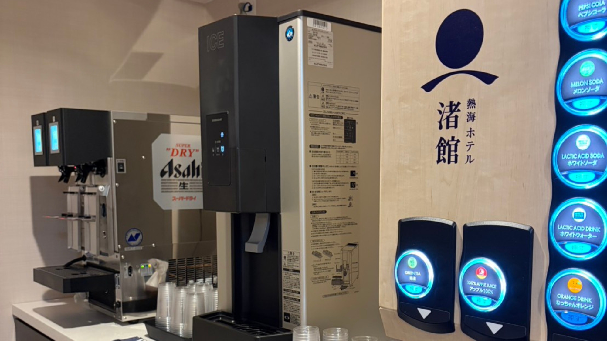 湯上り処にはうれしいフリードリンクも。ビールもあります。