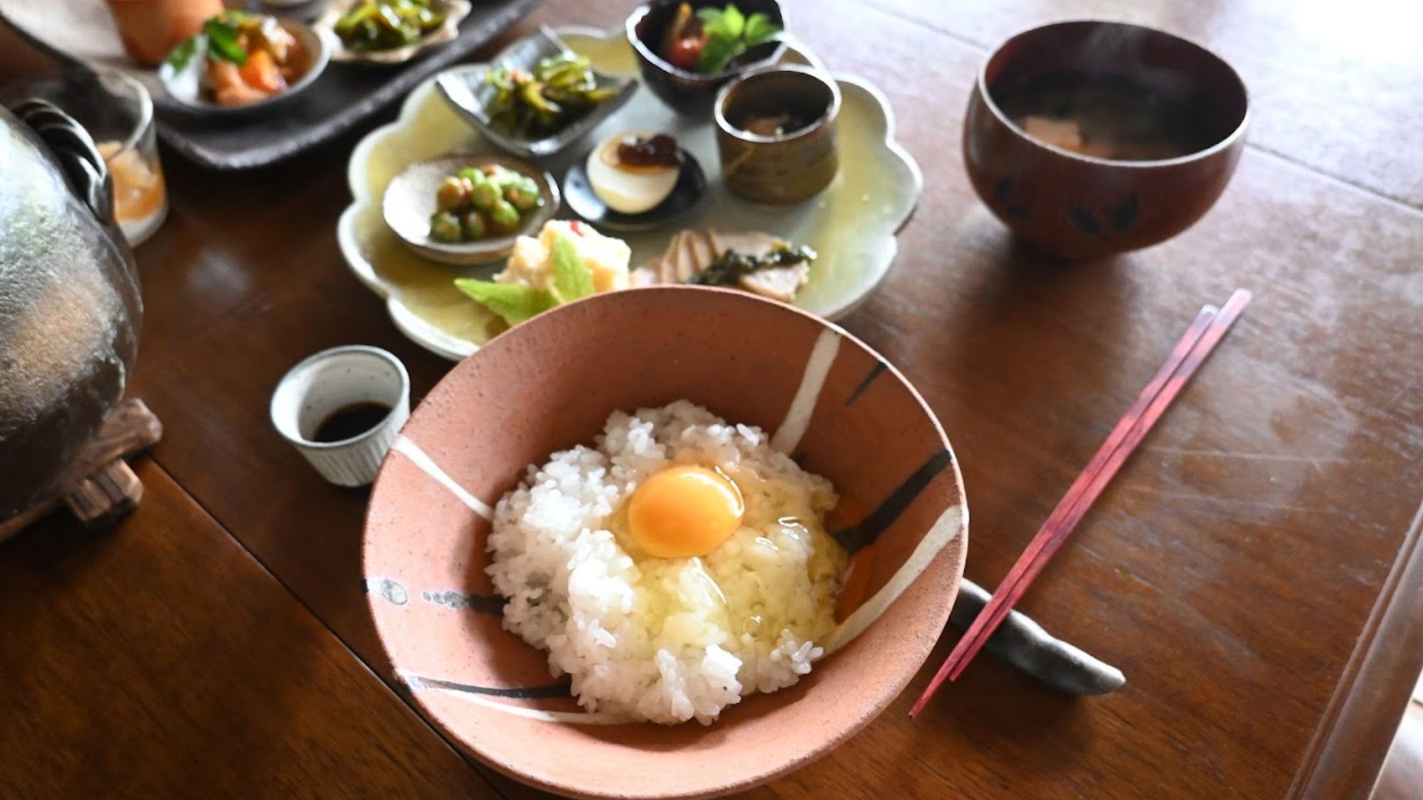 朝食　青いたまごの卵かけごはん