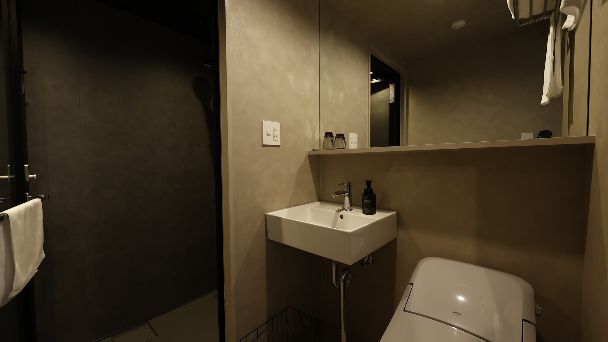  客室／インダストリアルな内装