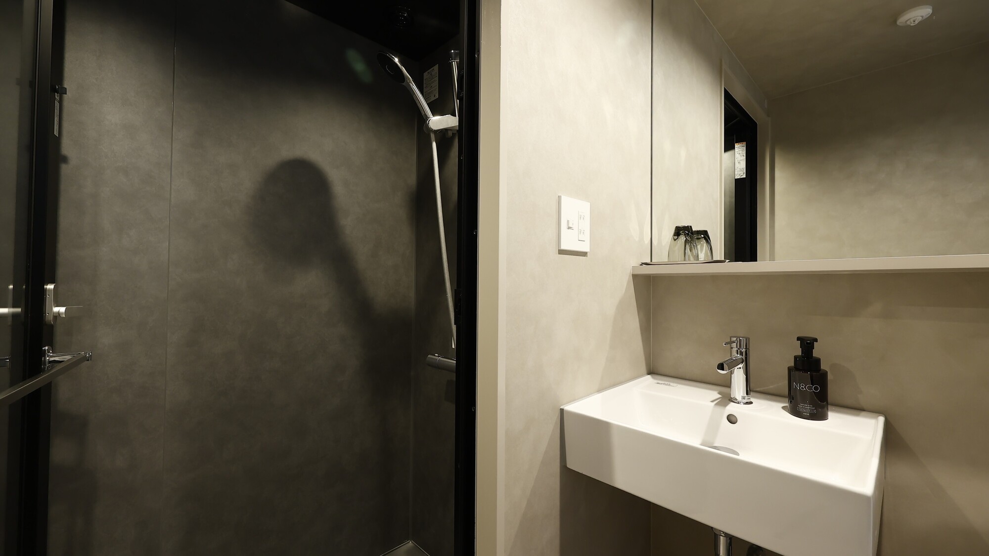 客室／シャワールーム