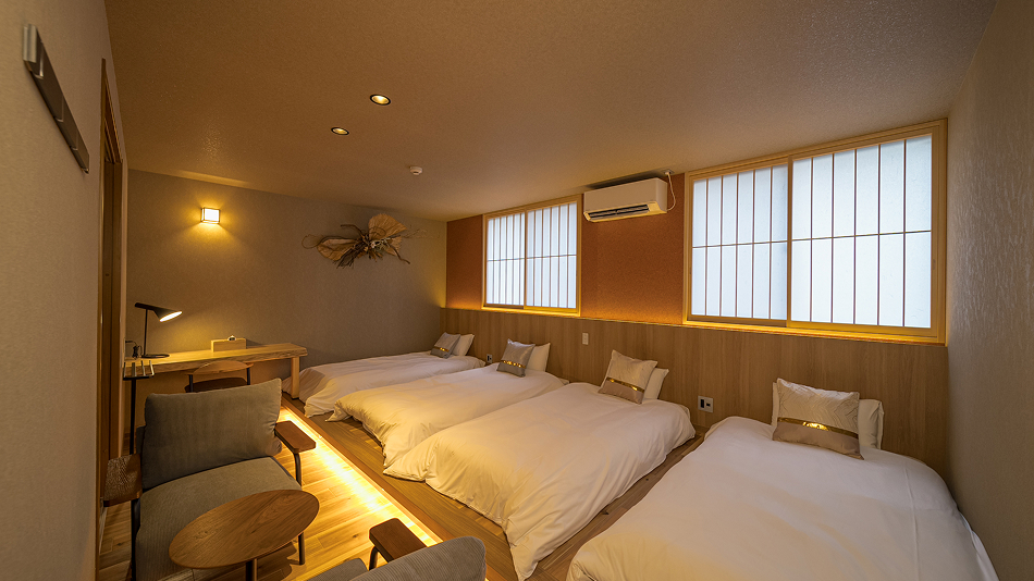 寝室②/2階：シングルベッド&times;4台