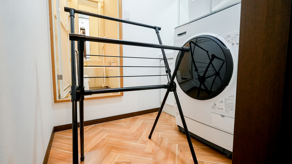 ドラム式洗濯機と洗濯物干し