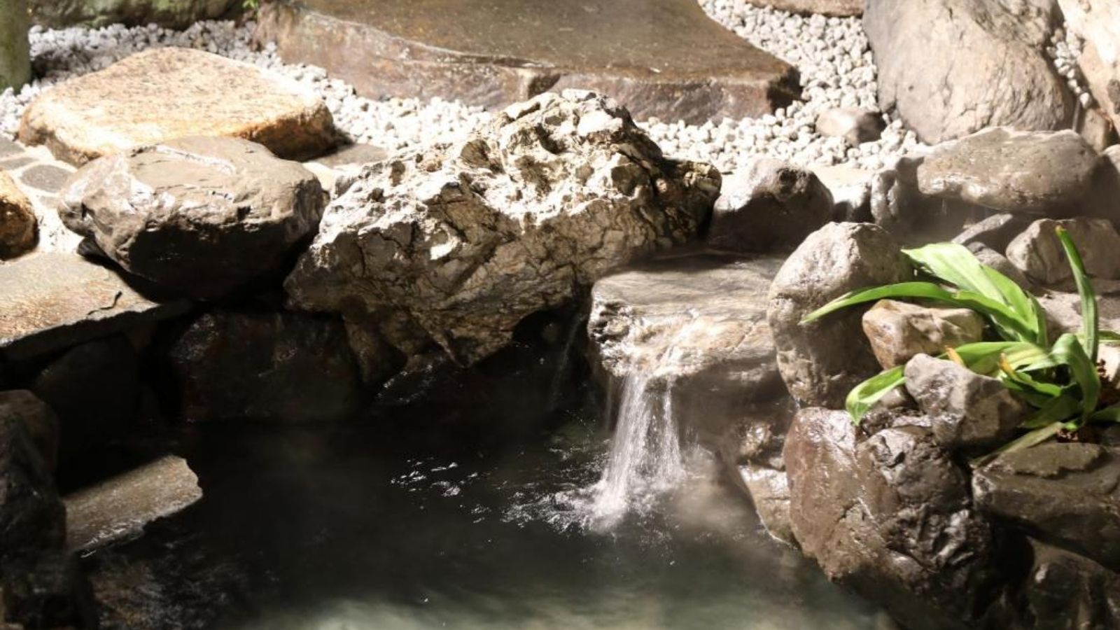 京都一棟貸しで初の岩露天