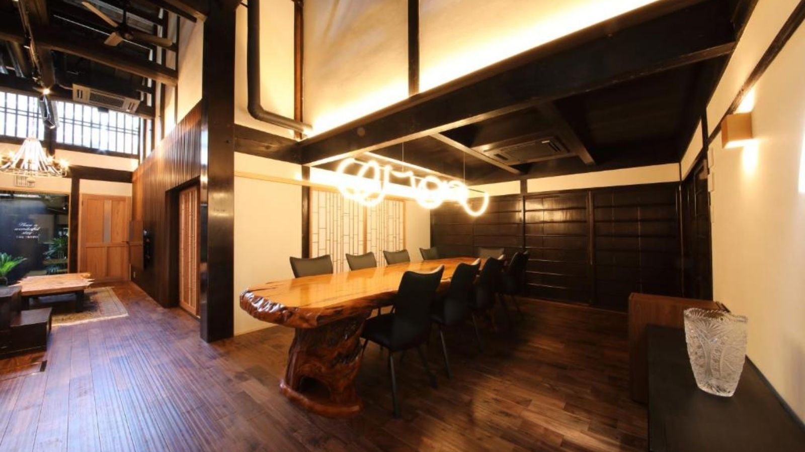 1階｜屋久杉大テーブルのあるリビング