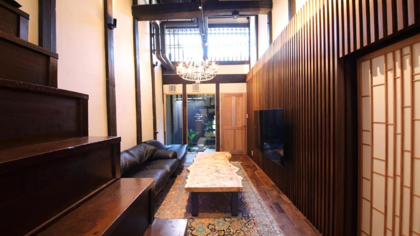 1階｜屋久杉大テーブルのあるリビング