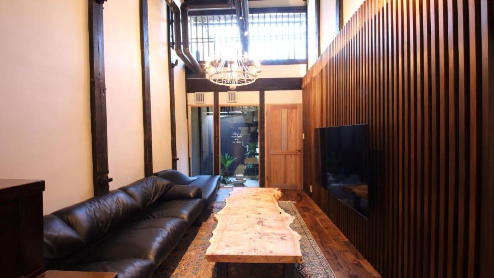 1階｜屋久杉大テーブルのあるリビング