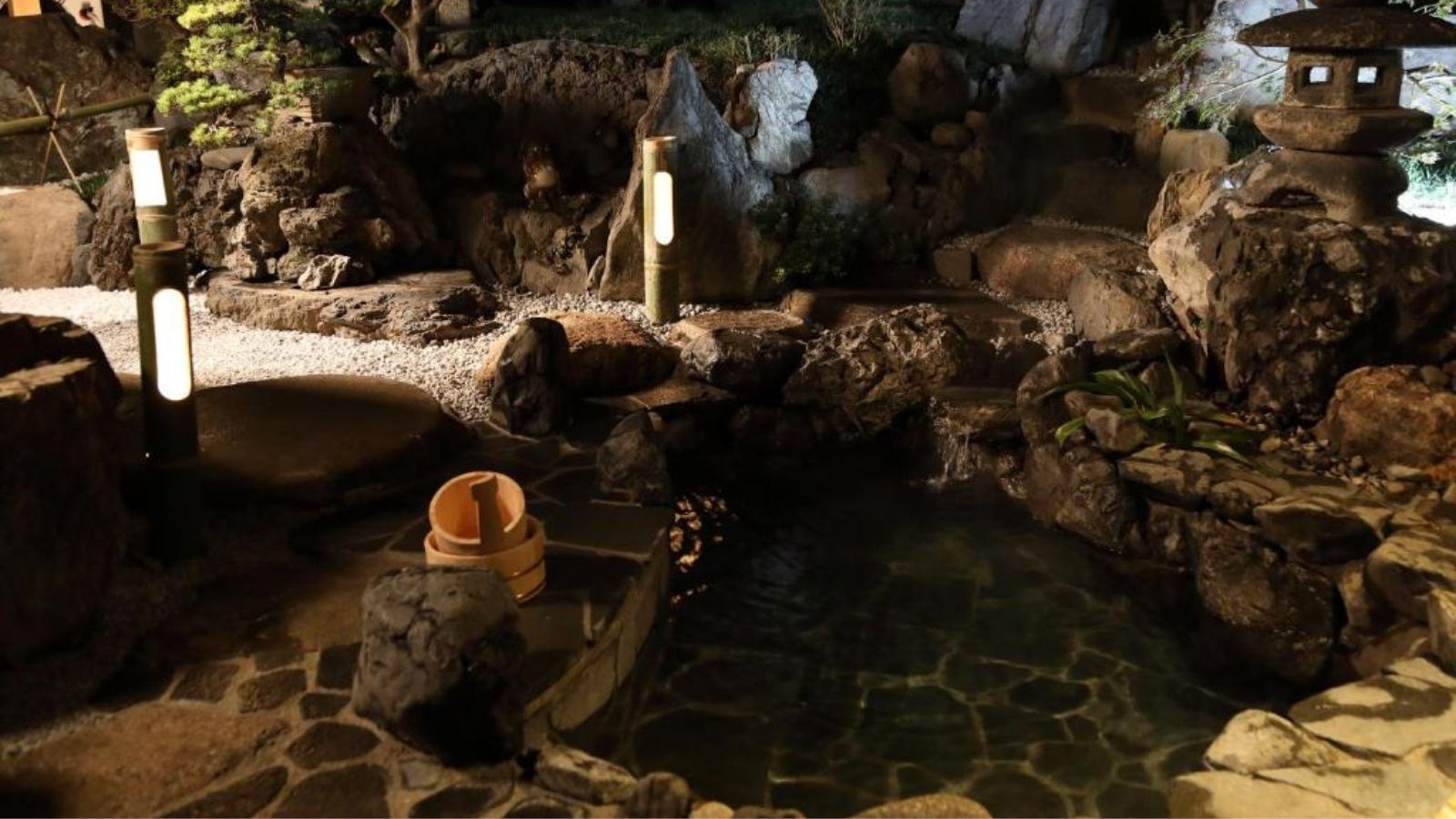 京都一棟貸しで初の岩露天