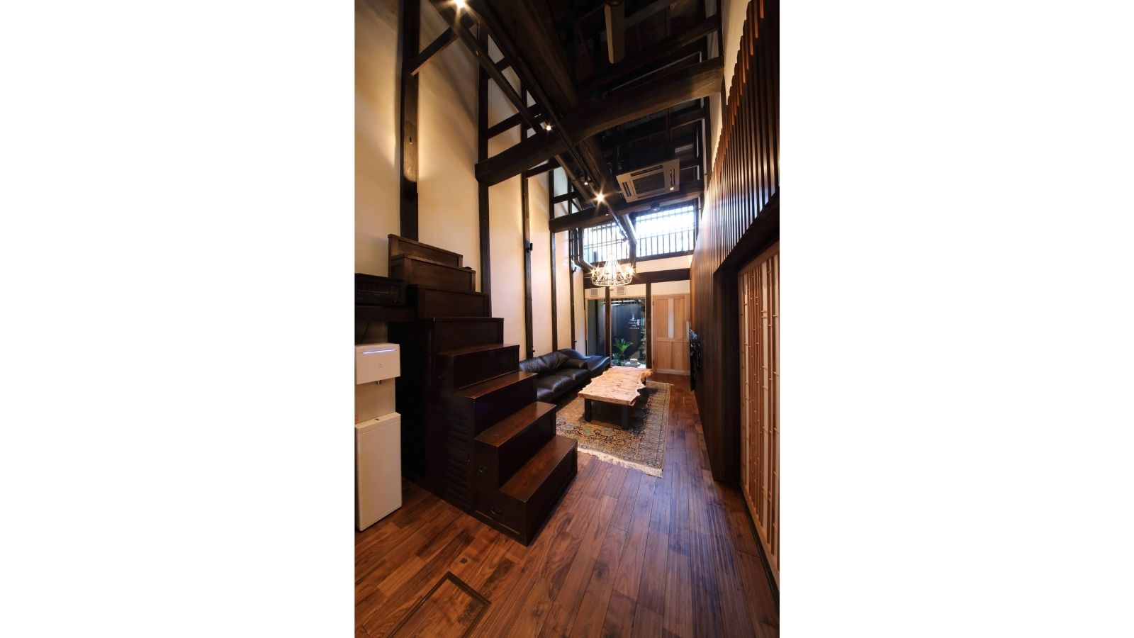 1階｜屋久杉大テーブルのあるリビング