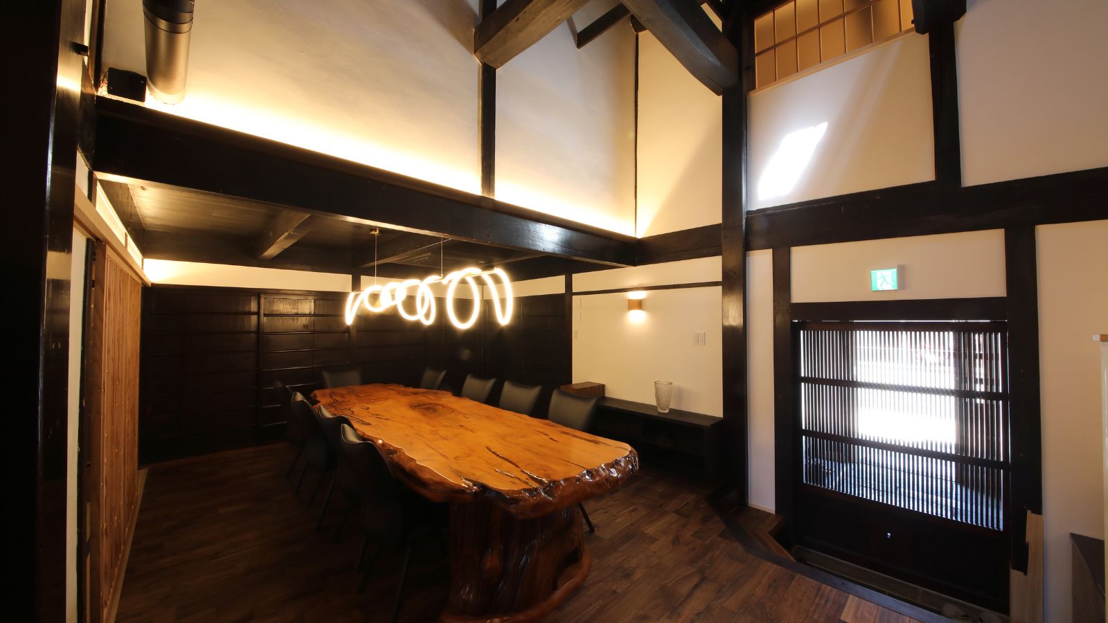 1階｜屋久杉大テーブルのあるリビング