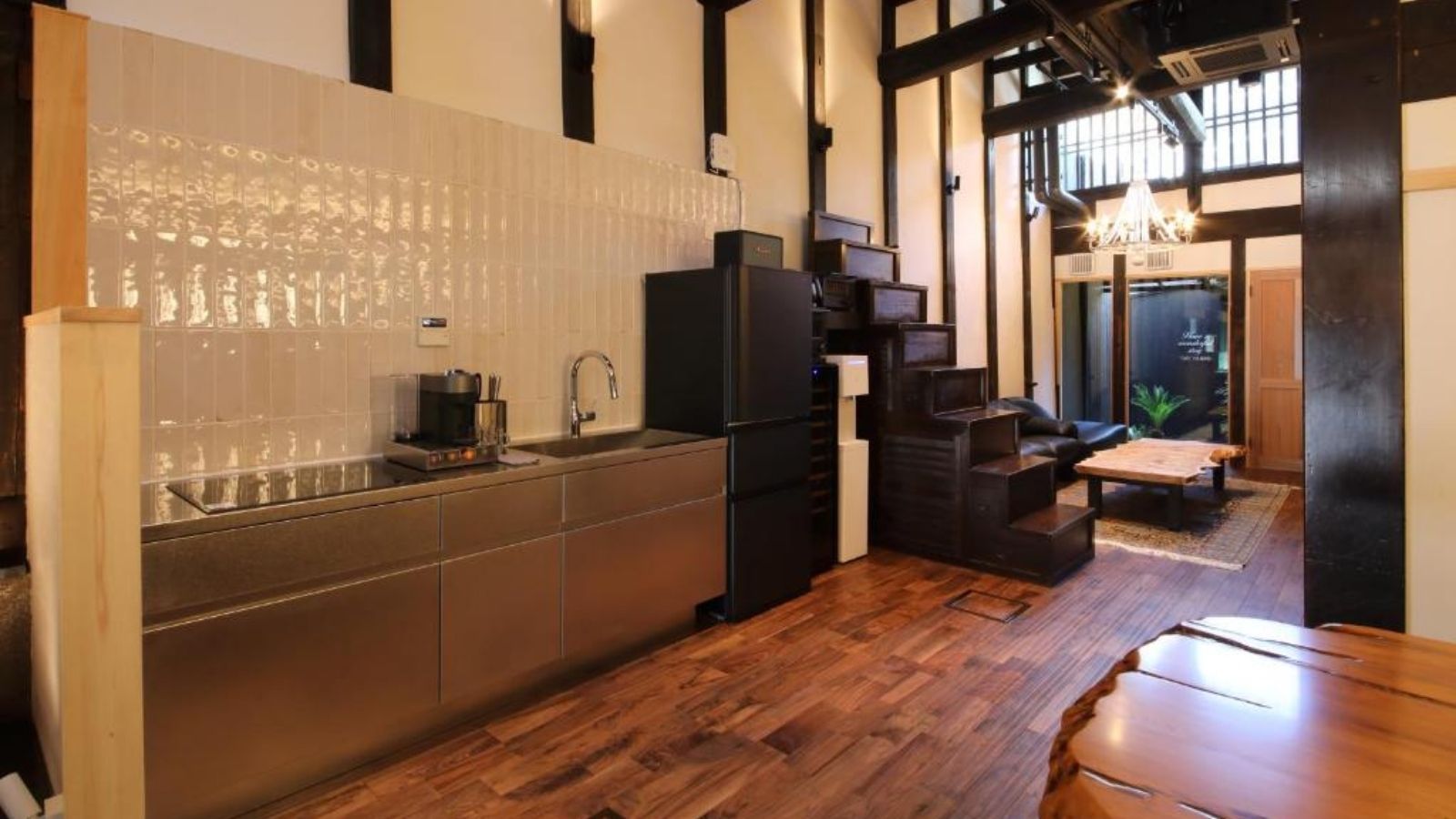 1階｜屋久杉大テーブルのあるリビング