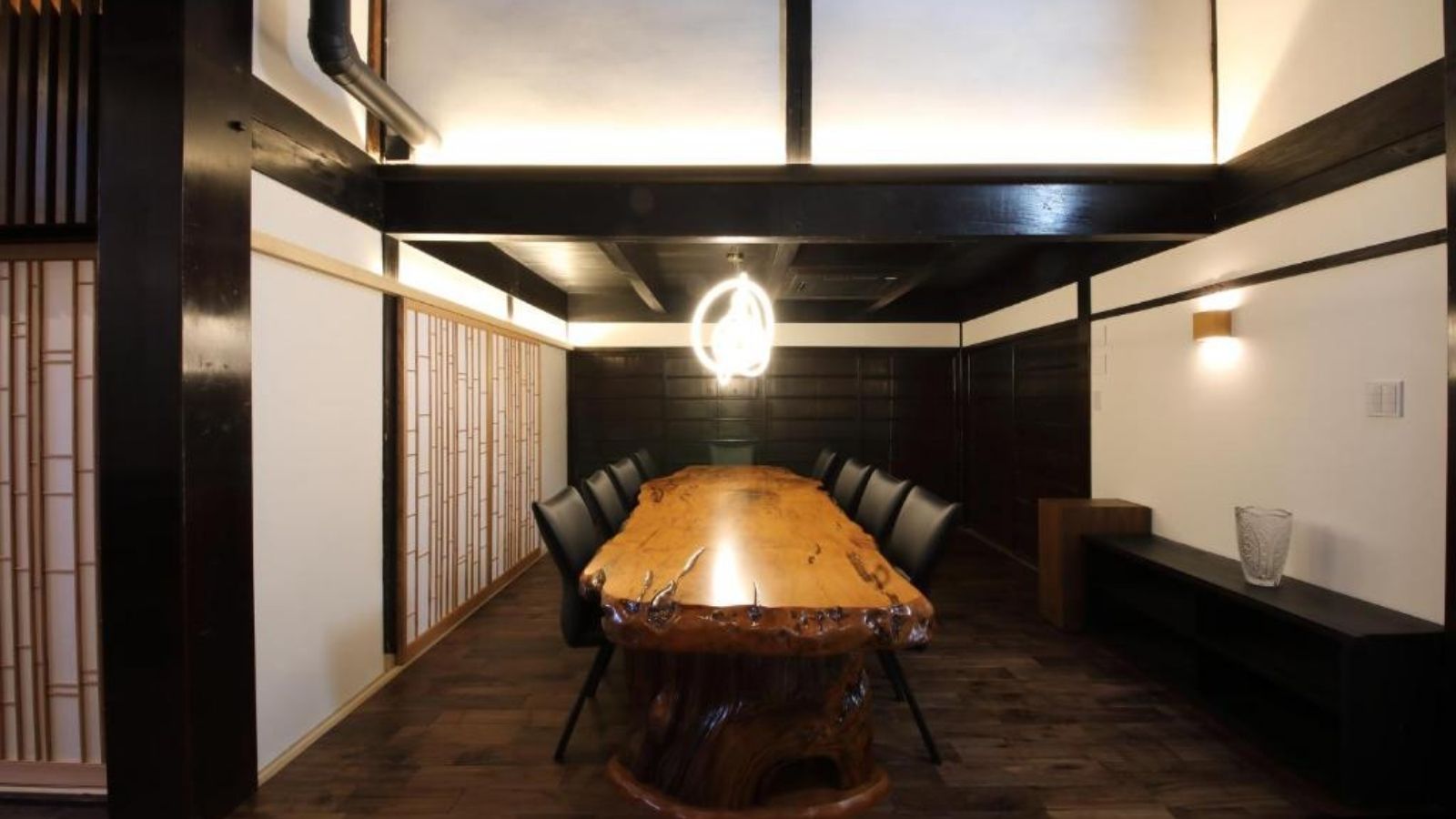 1階｜屋久杉大テーブルのあるリビング