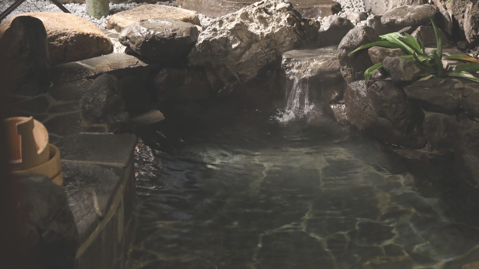 京都一棟貸しで初の岩露天