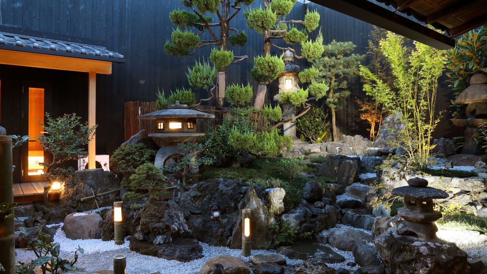 自然の恵みが育んだ樹齢三千年の屋久杉。