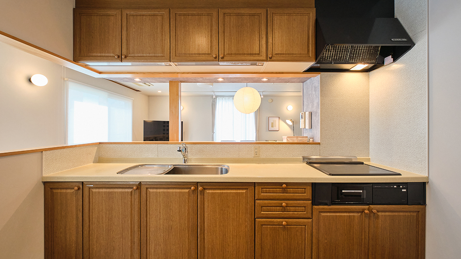 使い勝手の良いキッチンスペース、IHコンロは便利な3口タイプ♪