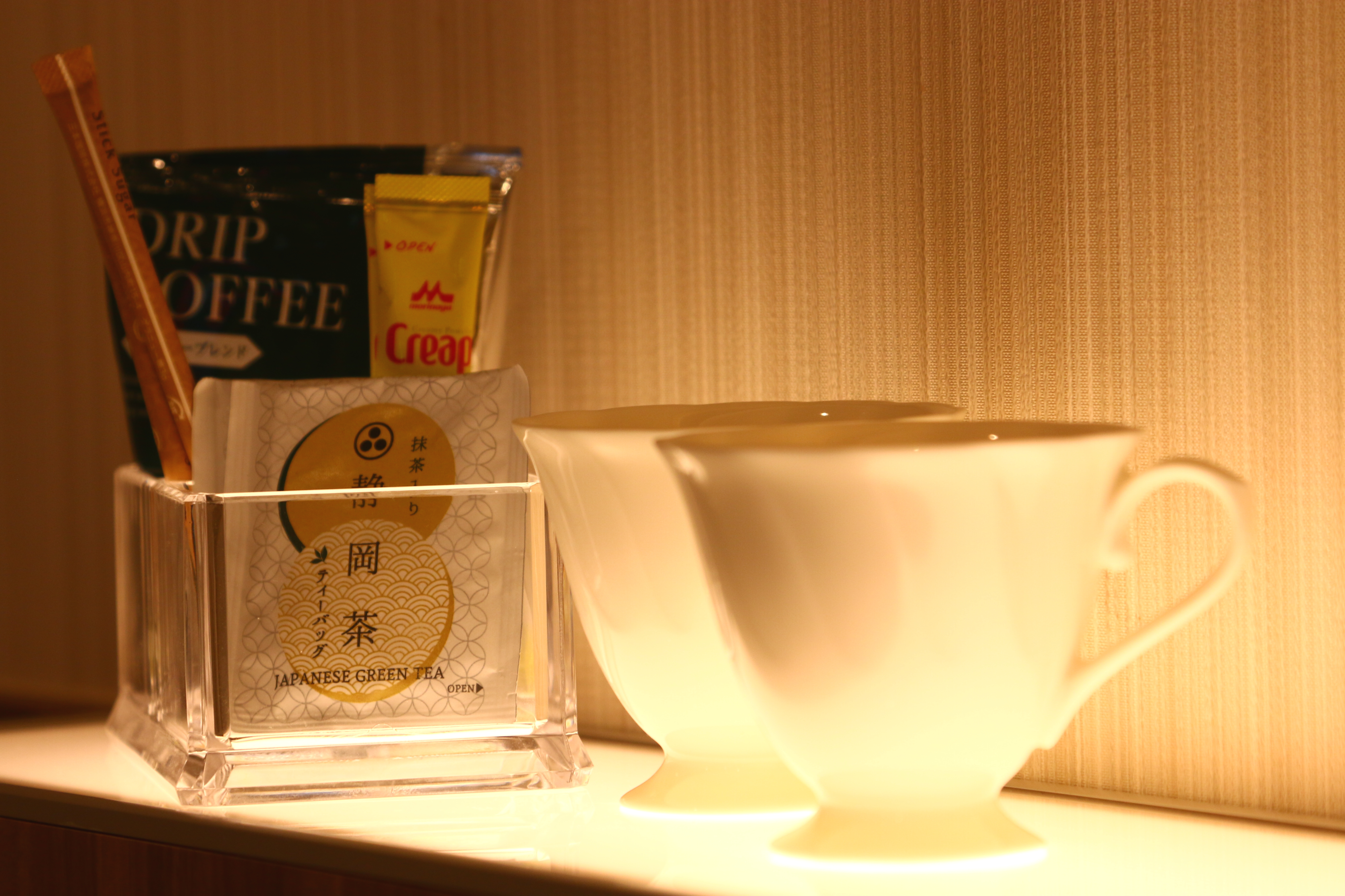 アメニティ◆各客室にお茶セットあります