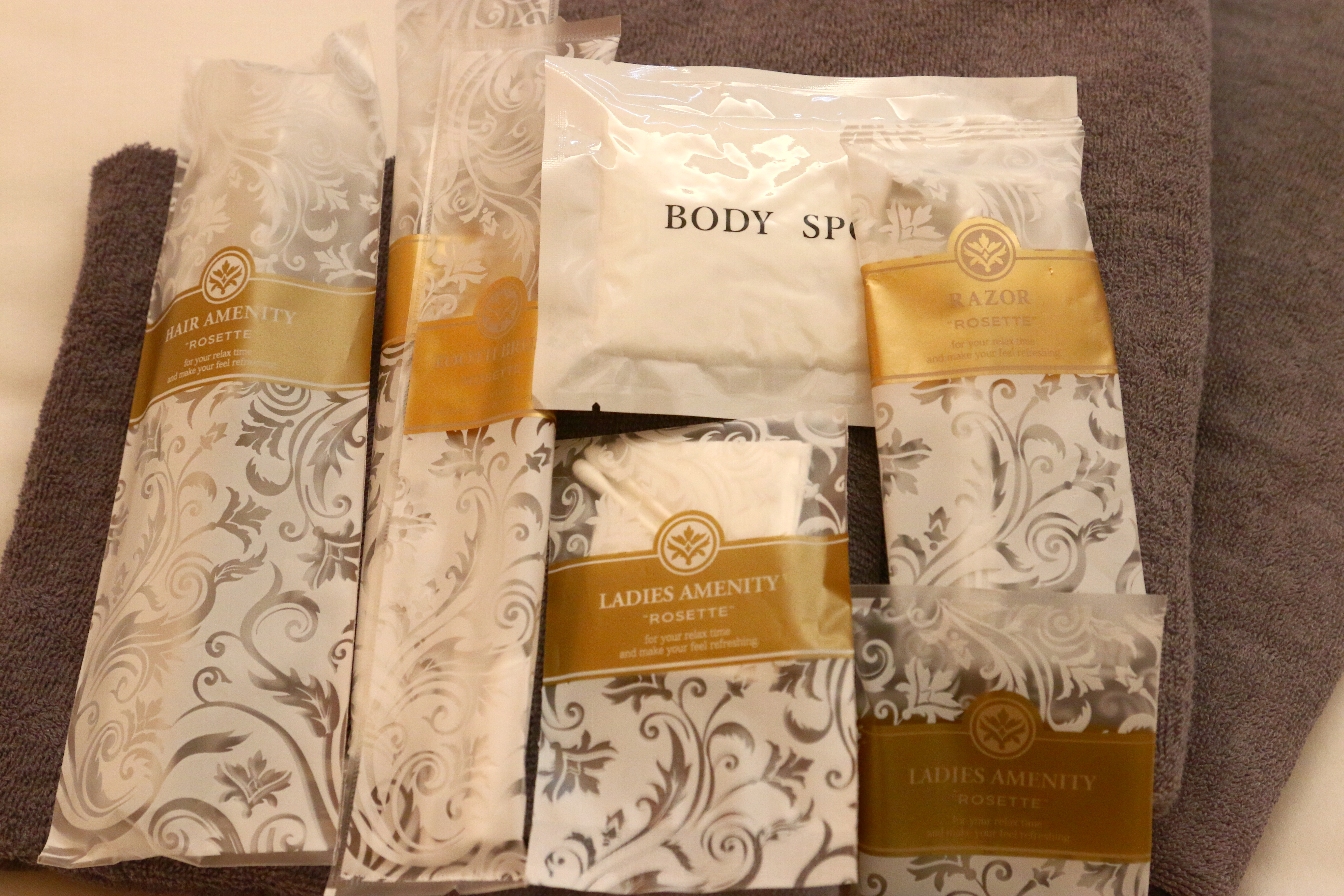 アメニティ◆各客室にバスタオルやフェイスタオル、歯ブラシセットなどあります