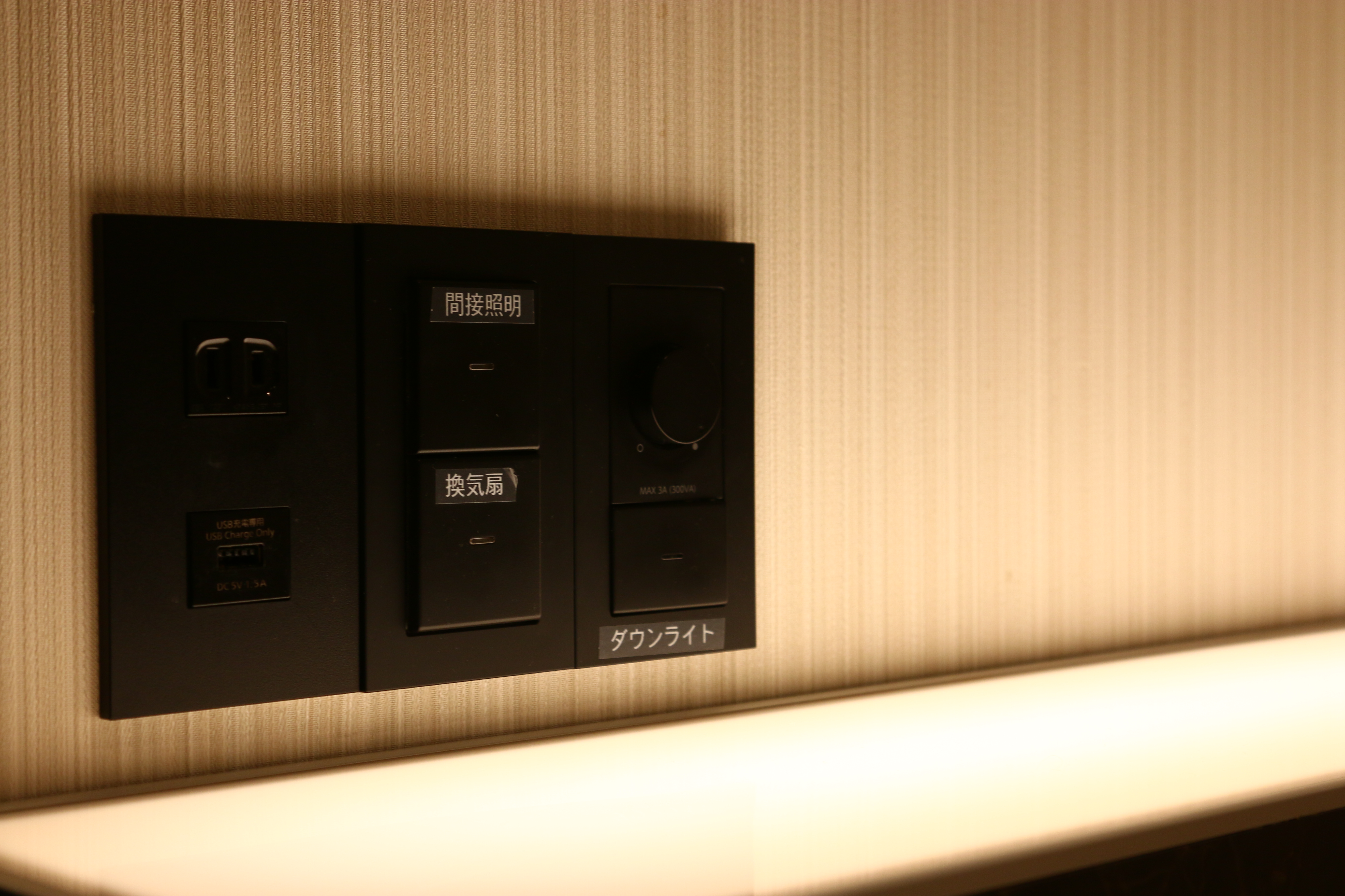 設備・備品◆各客室の枕元にコンセントとUSBタイプ完備