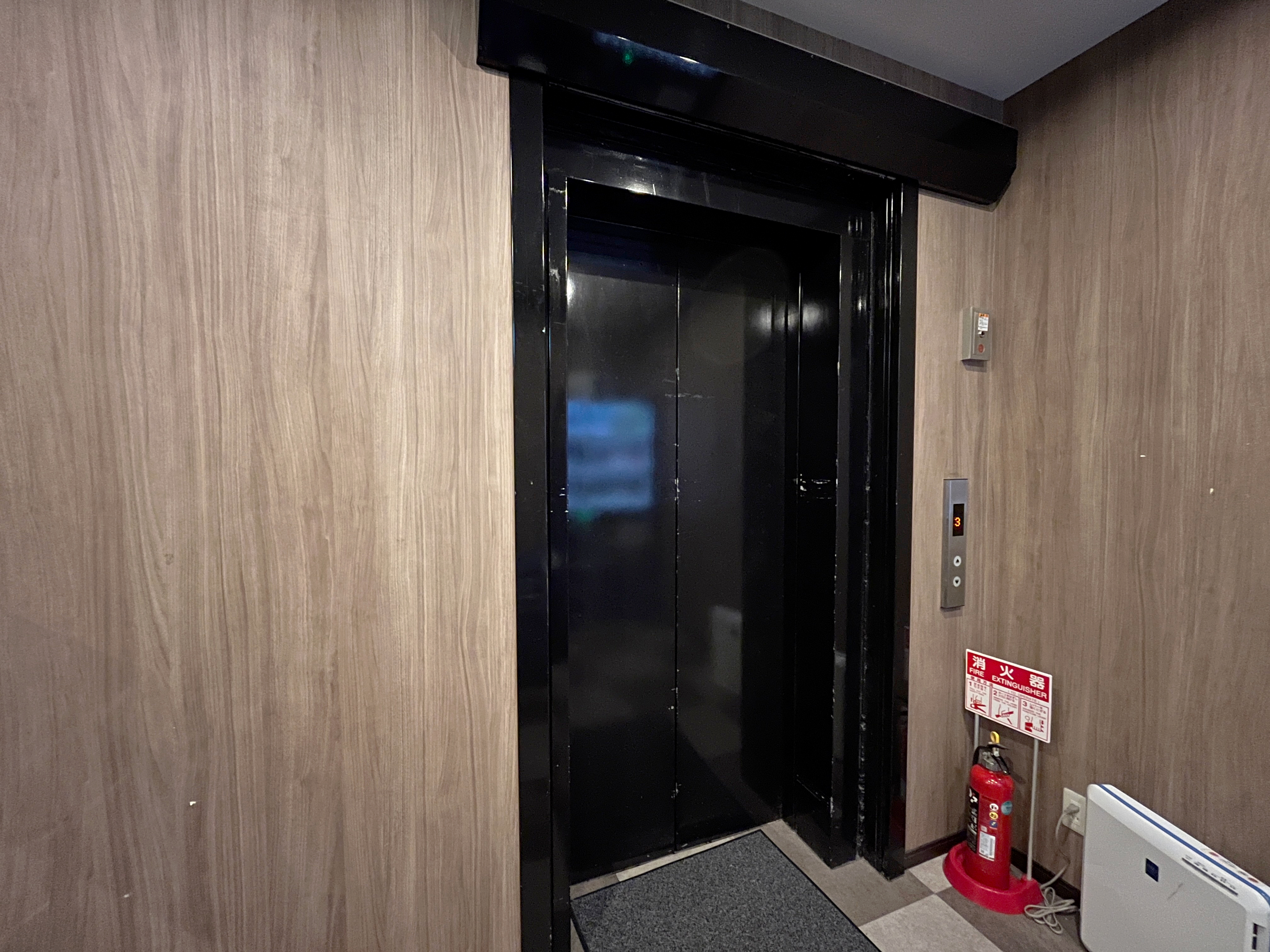 設備◆プチホテルmioは3階にあり、エレベーターでお越しになれます