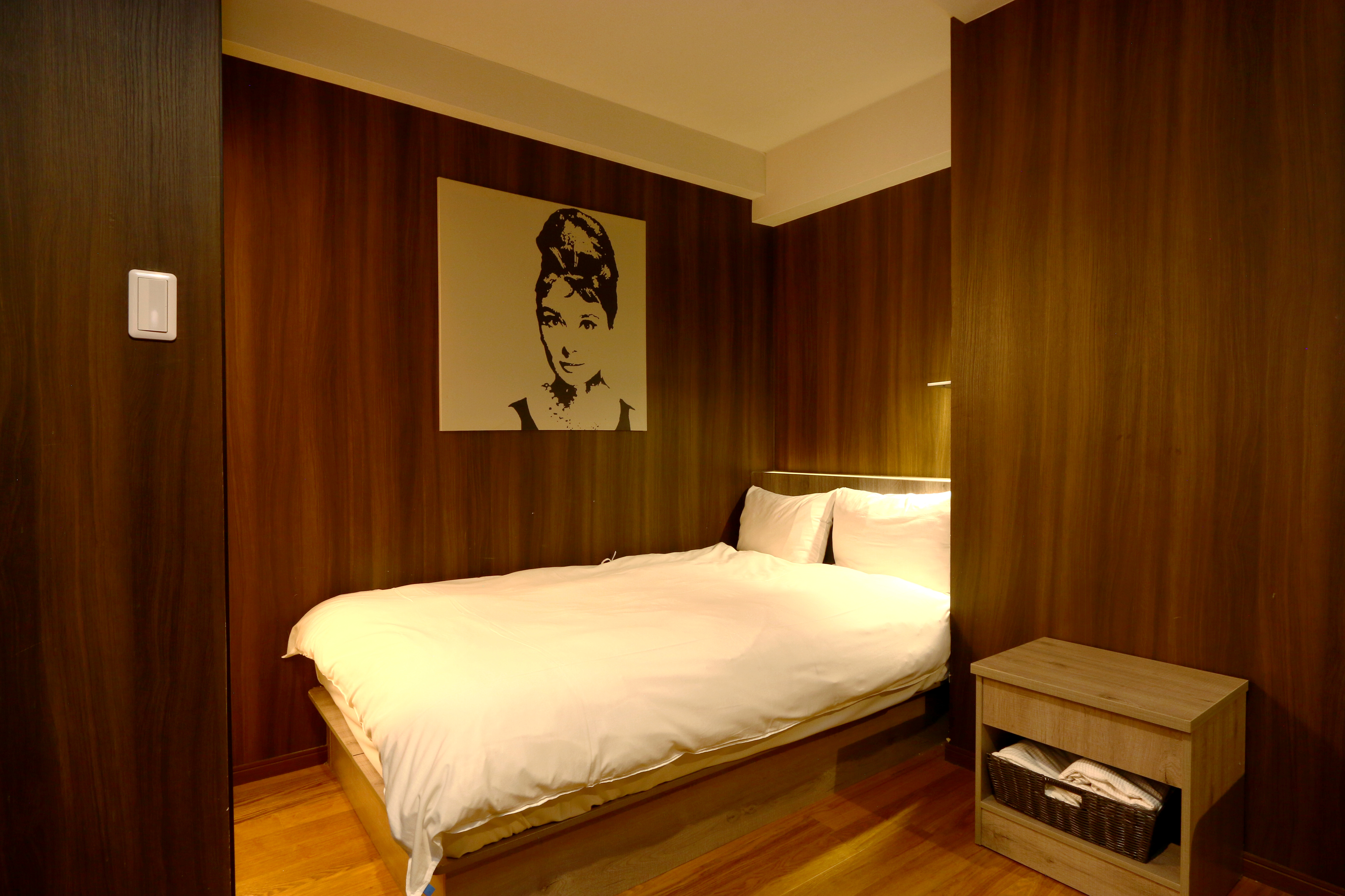 客室◆シャワー・トイレ独立のエコノミーダブルルームです