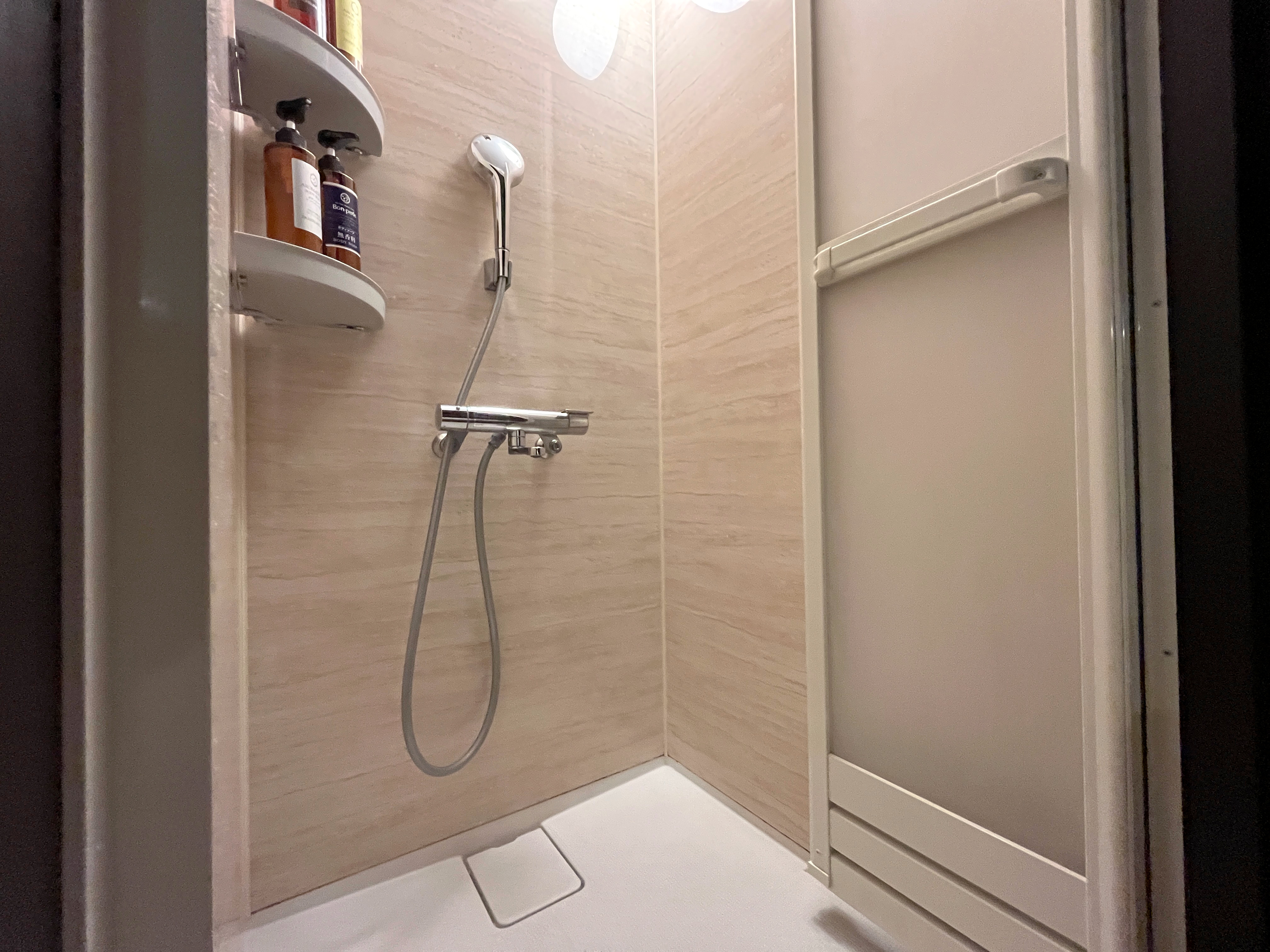 客室◆シャワー・トイレ独立のエコノミーダブルルームです