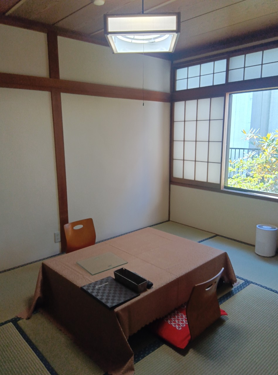 フロント近く6畳