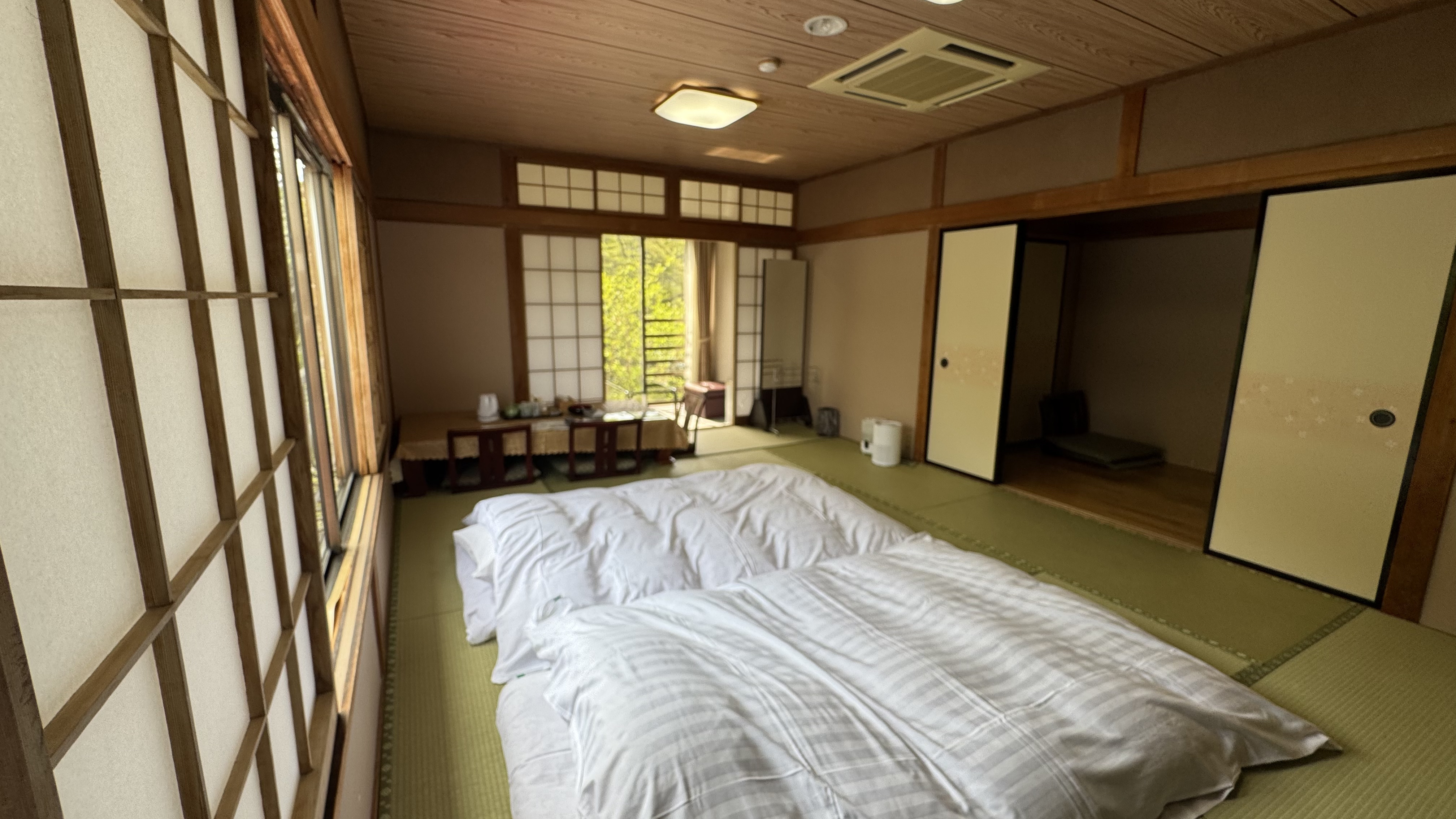 和室12畳（バス・トイレ付）