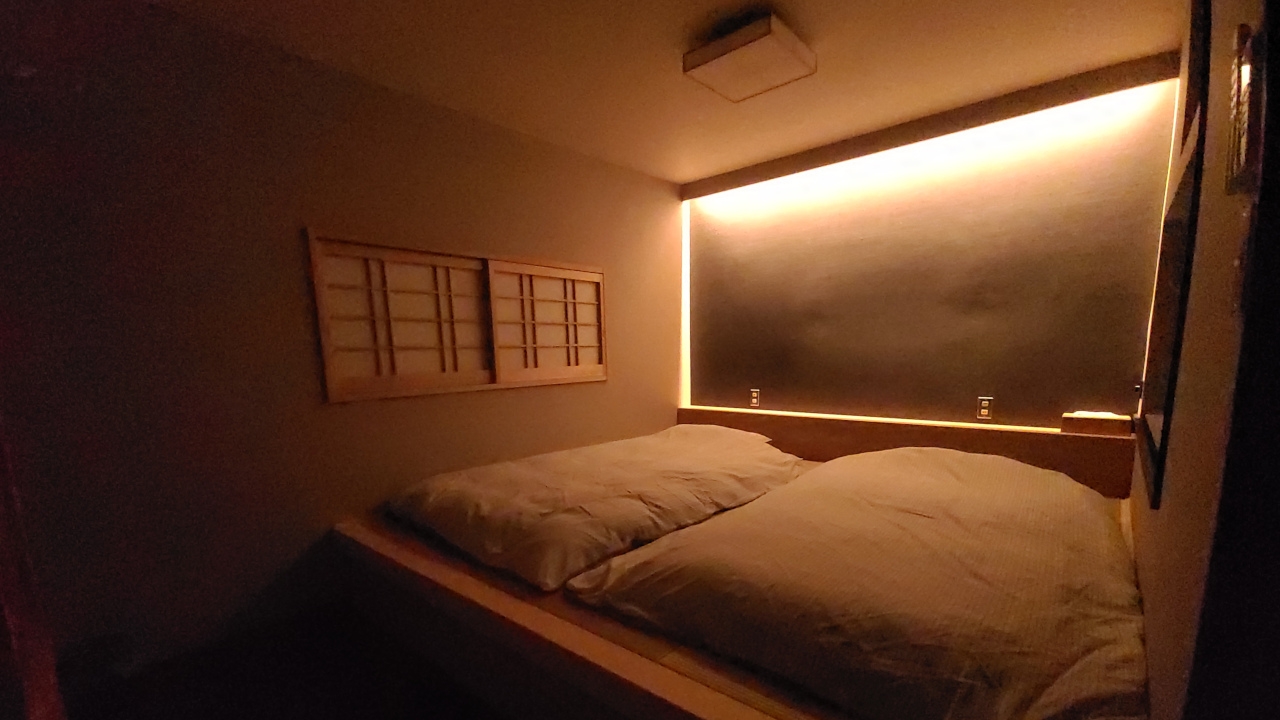 天然温泉貸切内湯。2階建て一軒家まるまる一棟貸し。夏と冬の別府花火も見えてカップルにもお勧め。