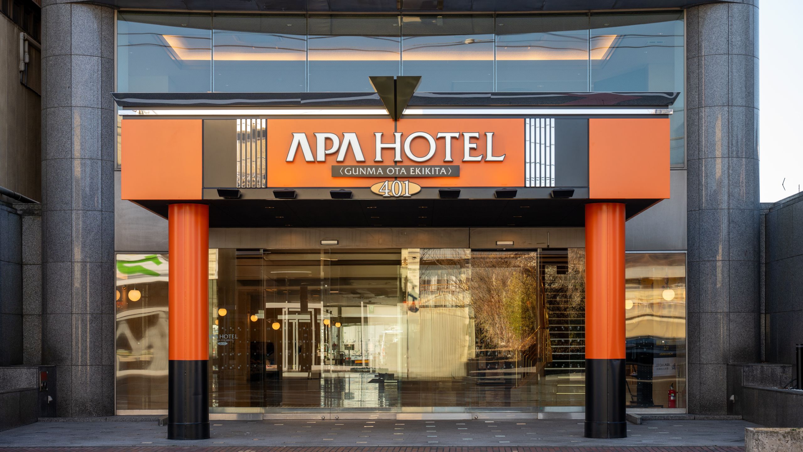 ホテル北側正面（キャノピー）