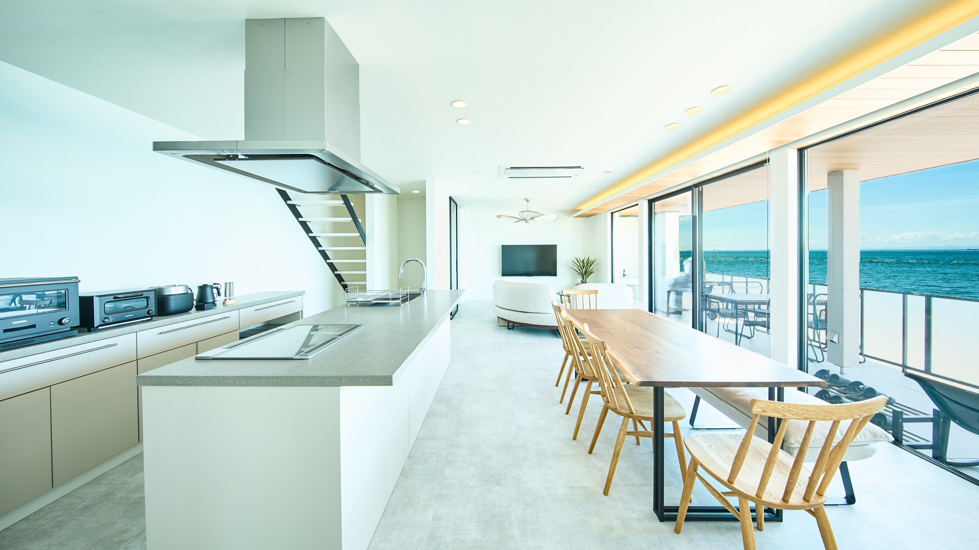 【素泊まり】淡路島の海を一望！サウナ・ジャグジーバスあり。オーシャンフロントヴィラ